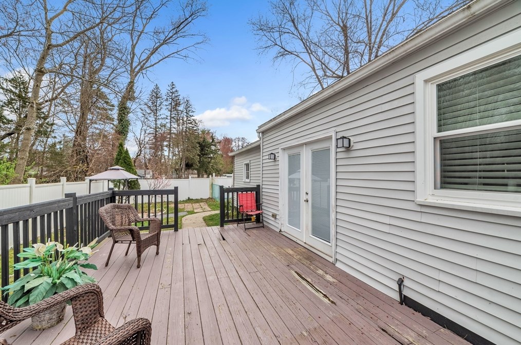 1061 Parker St, Springfield MA  01129-1062 exterior