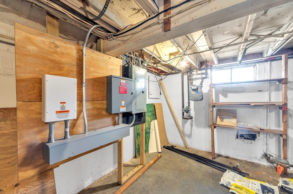 1061 Parker St, Springfield MA  01129-1062 exterior