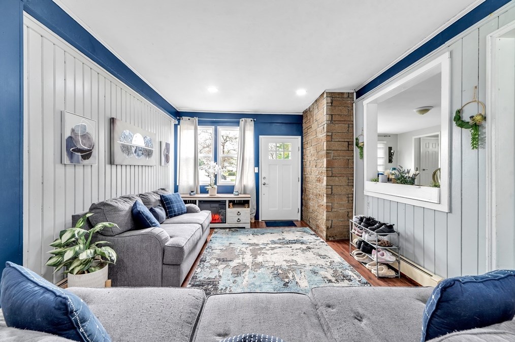 1061 Parker St, Springfield MA  01129-1062 exterior