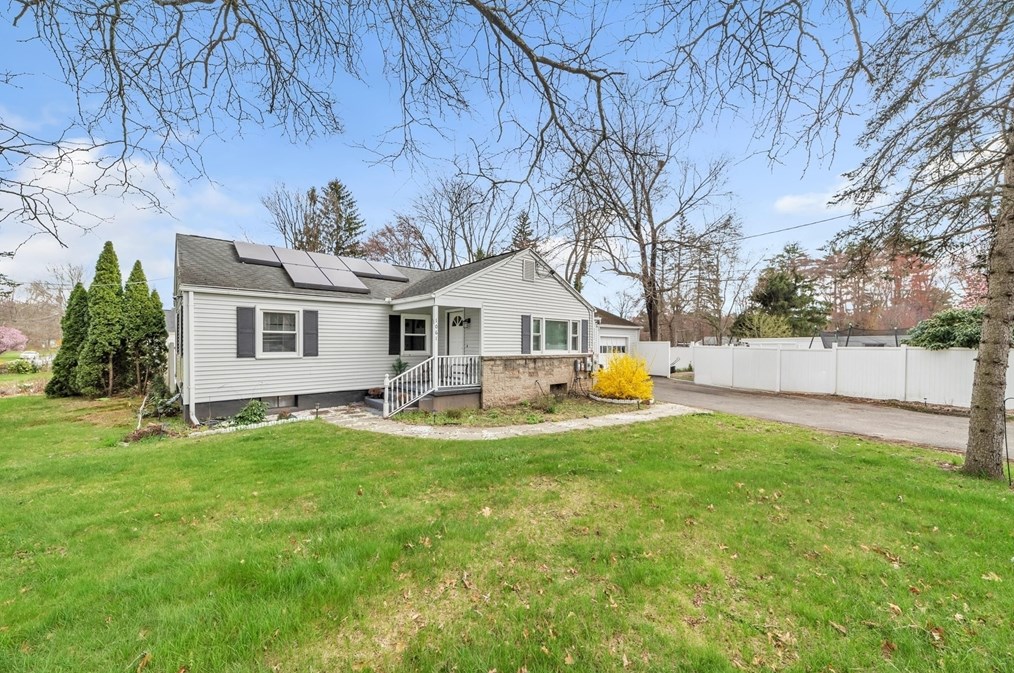 1061 Parker St, Springfield MA  01129-1062 exterior