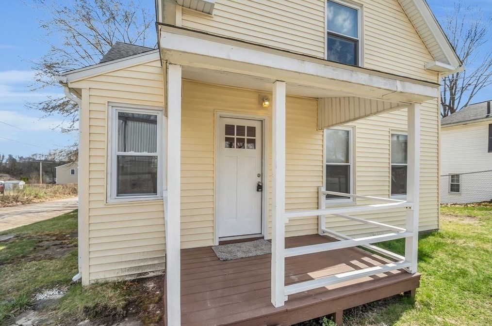 29 Battles St, Leominster MA 01453-1599 exterior