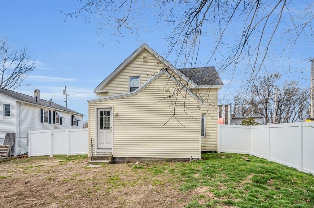 29 Battles St, Leominster MA 01453-1599 exterior