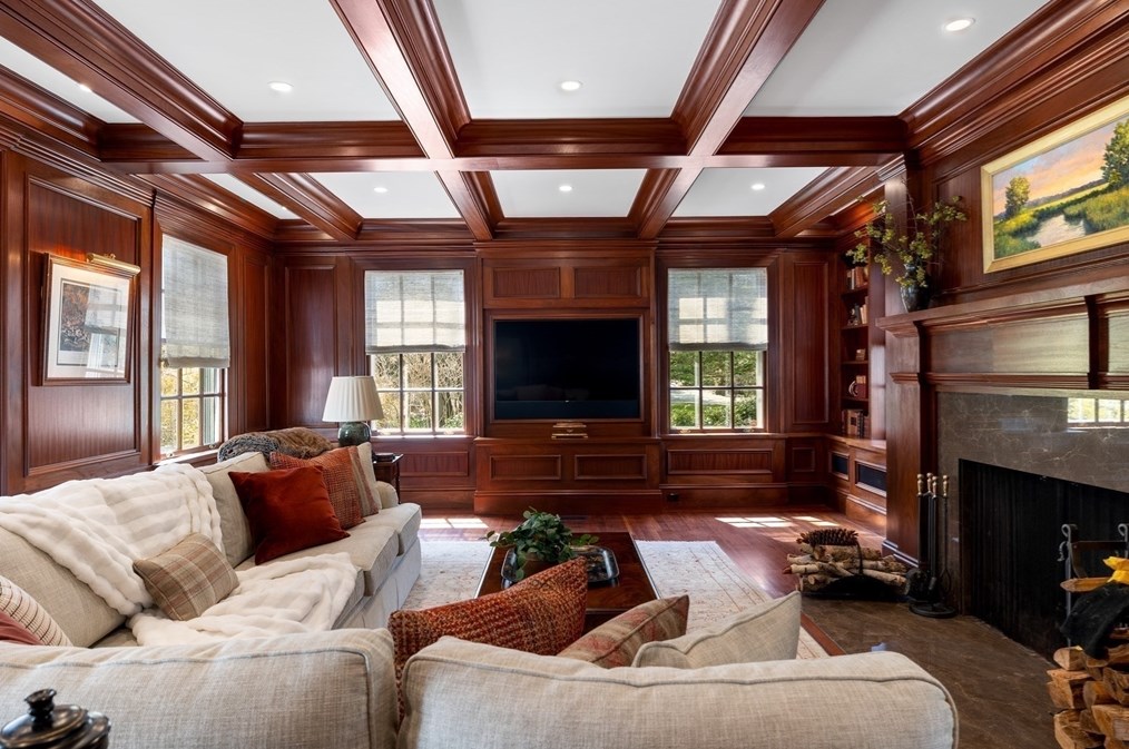 15 Mansion Dr, Topsfield MA 01983-1109 exterior