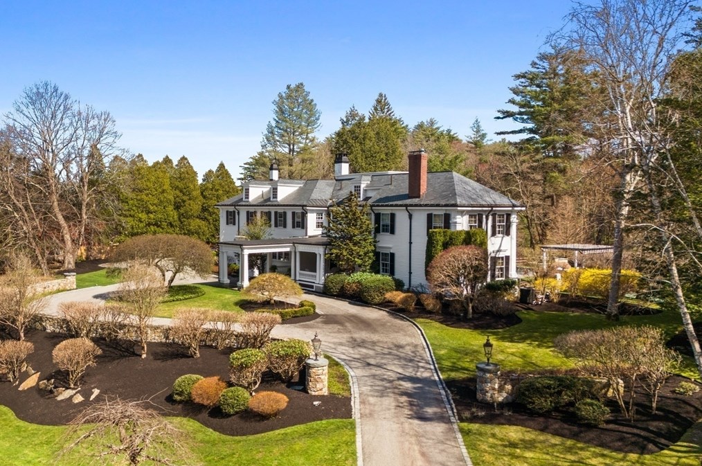 15 Mansion Dr, Topsfield MA 01983-1109 exterior