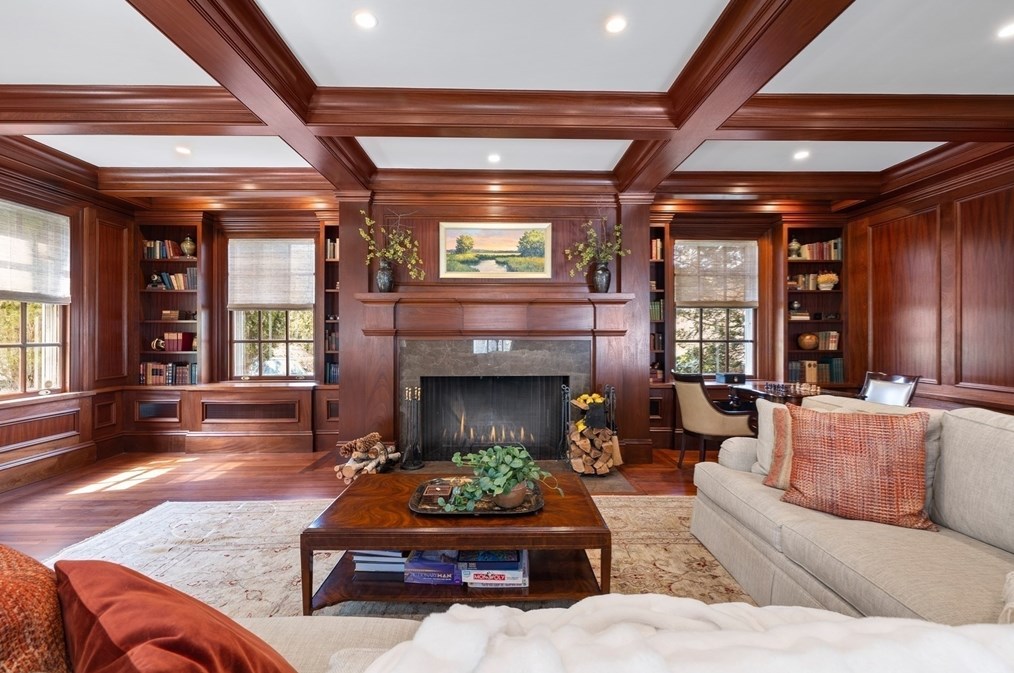 15 Mansion Dr, Topsfield MA 01983-1109 exterior