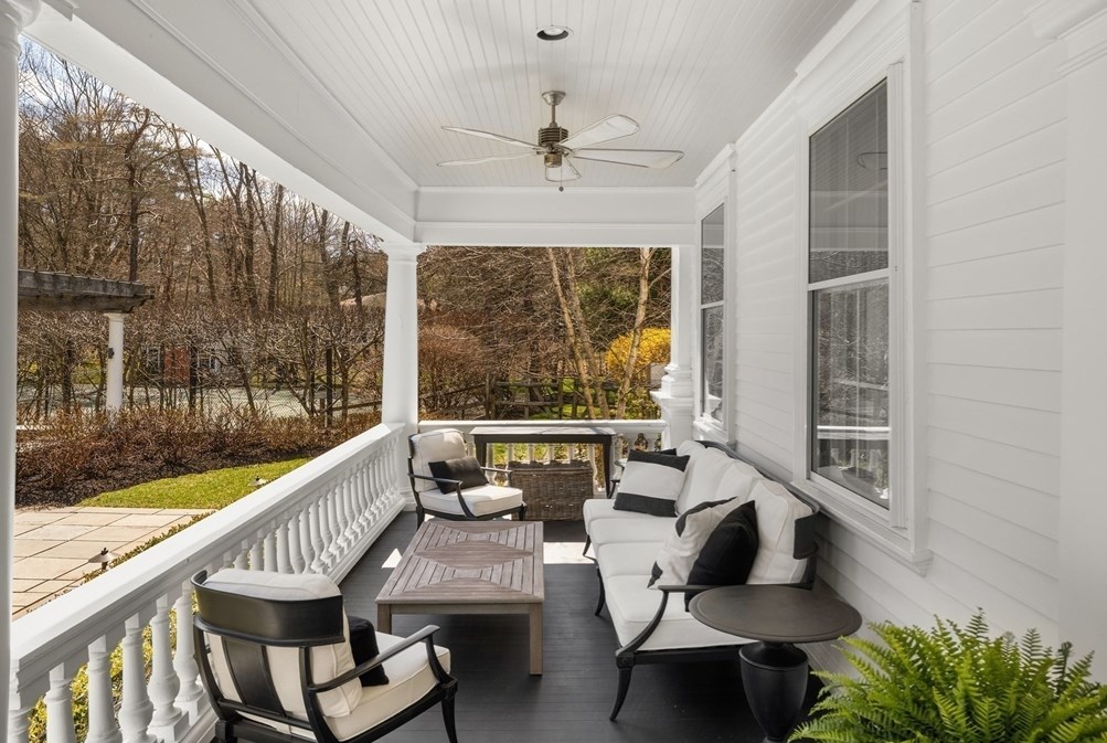 15 Mansion Dr, Topsfield MA 01983-1109 exterior