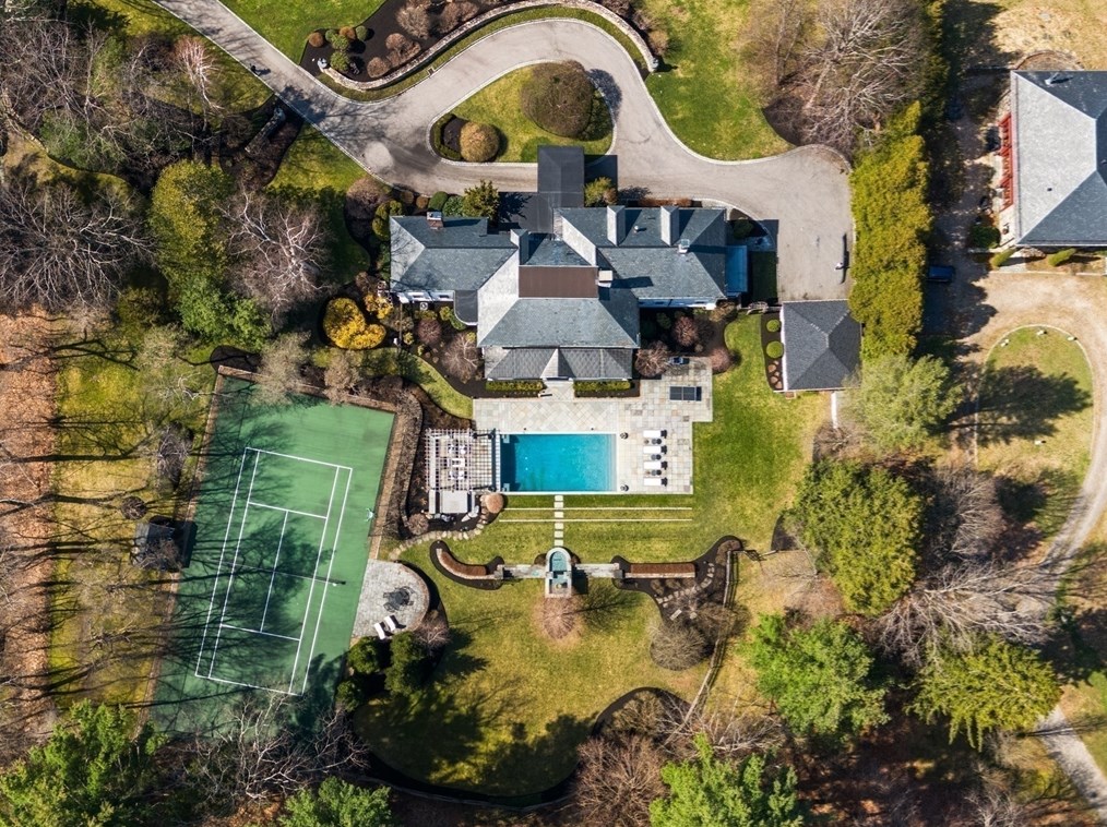 15 Mansion Dr, Topsfield MA 01983-1109 exterior