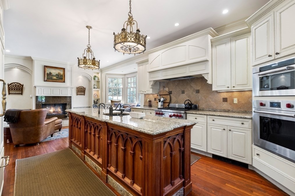 15 Mansion Dr, Topsfield MA 01983-1109 exterior