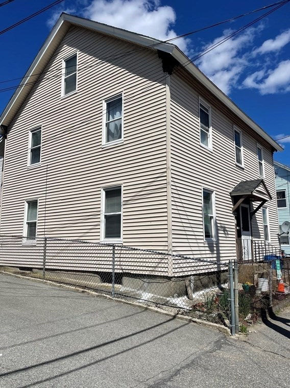 153 Cross St, Lowell MA 01854-4243 exterior