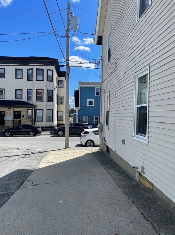 153 Cross St, Lowell MA 01854-4243 exterior