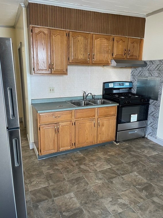 153 Cross St, Lowell MA 01854-4243 exterior