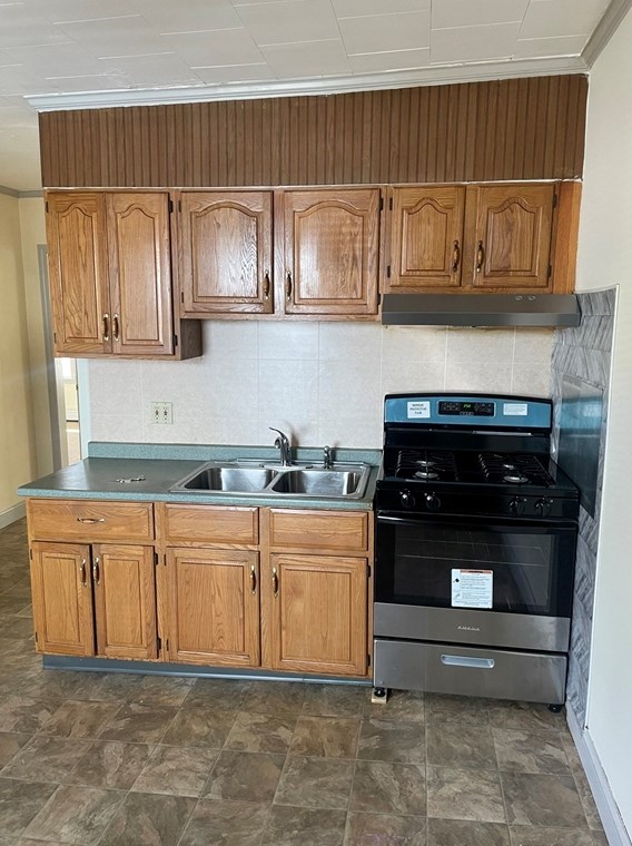 153 Cross St, Lowell MA 01854-4243 exterior