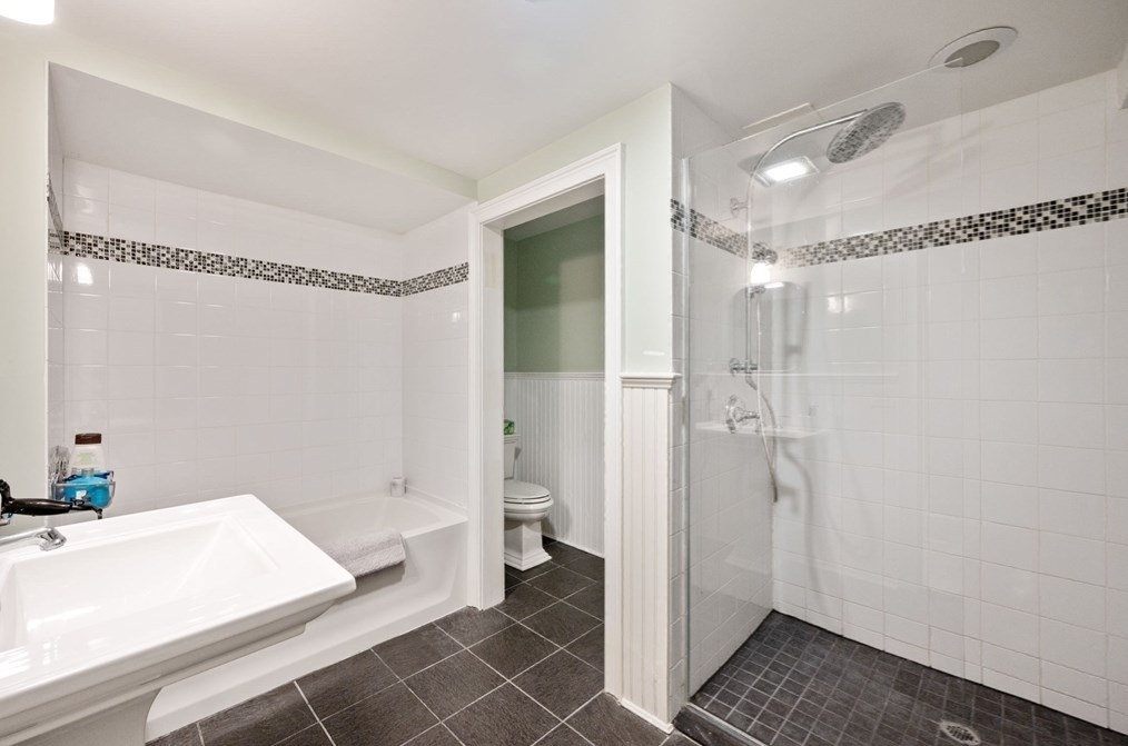 1 Cordial Way, Natick MA 01760-5656 exterior