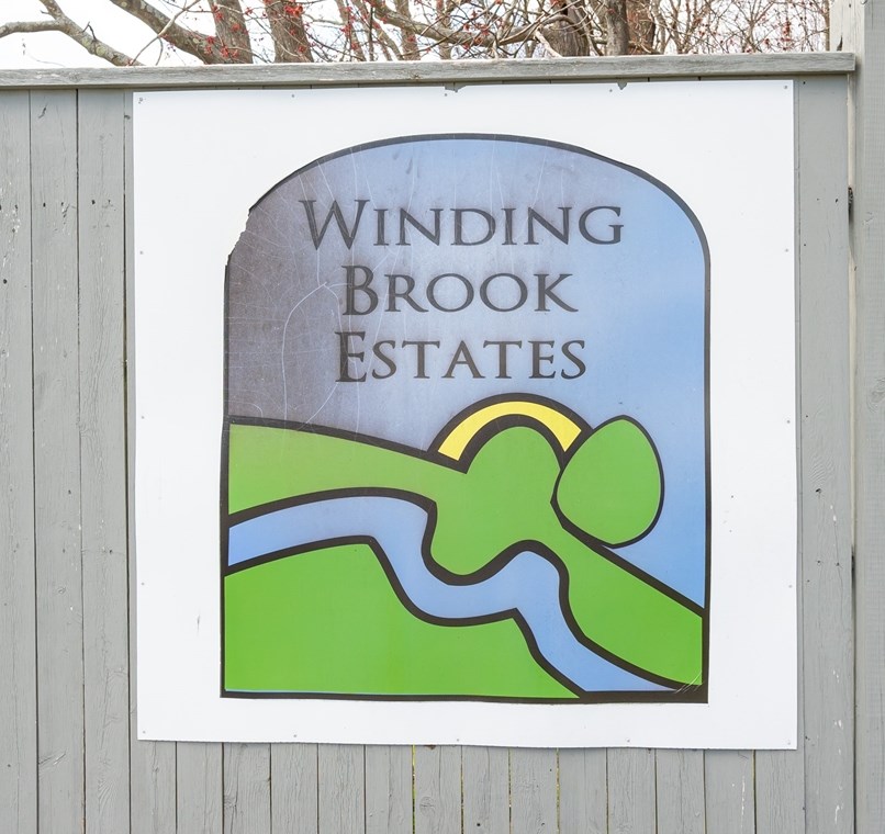 124 Tennis Plaza Rd, Dracut MA  01826-6332 exterior