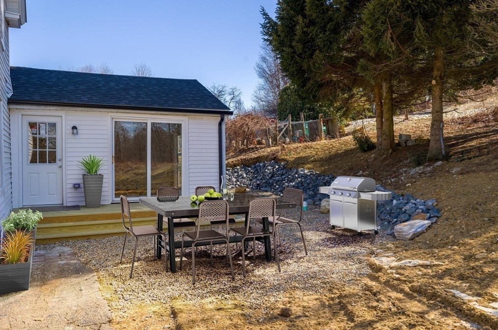 21 Warren St, North Brookfield MA  01535-1508 exterior