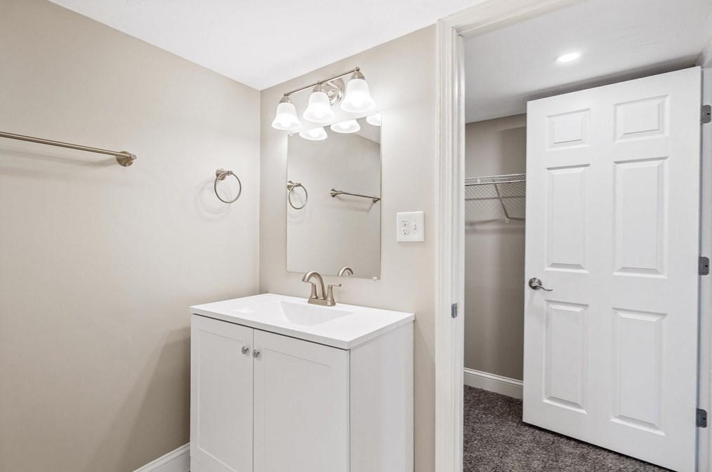 21 Warren St, North Brookfield MA  01535-1508 exterior