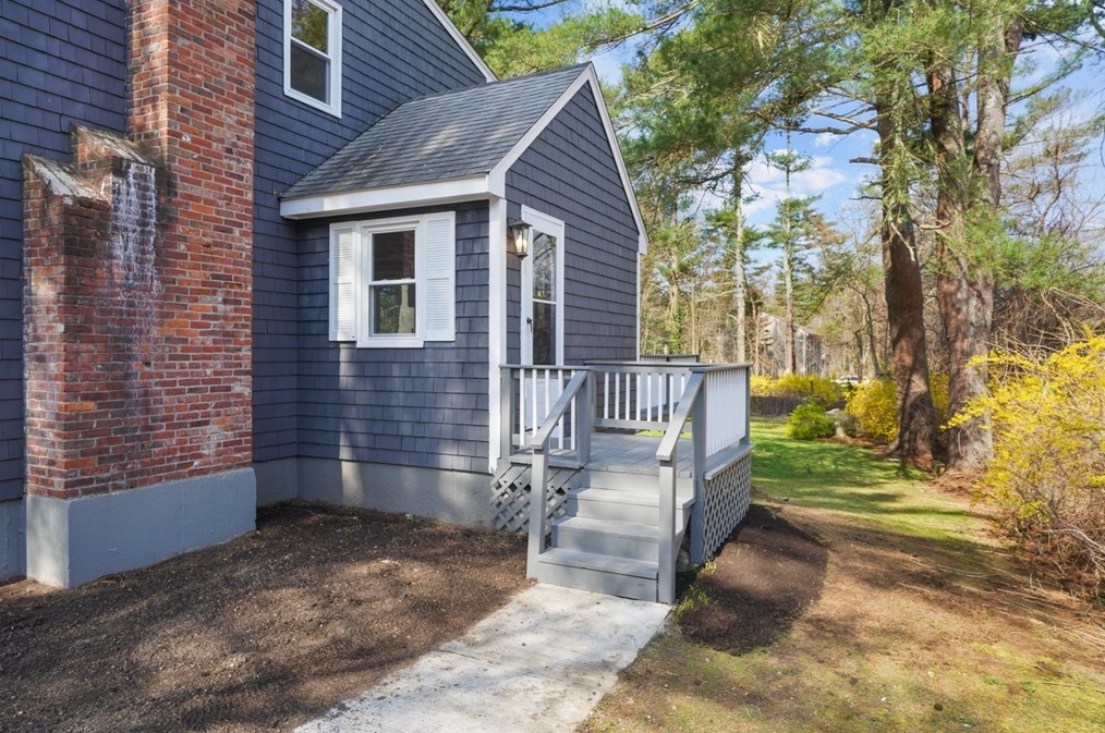 115 Essex St, Mansfield MA  02048-3202 exterior