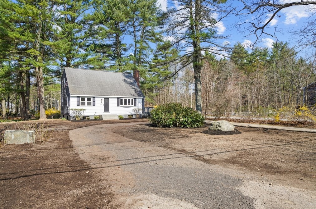 115 Essex St, Mansfield MA  02048-3202 exterior