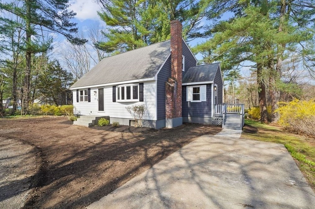 115 Essex St, Mansfield MA  02048-3202 exterior