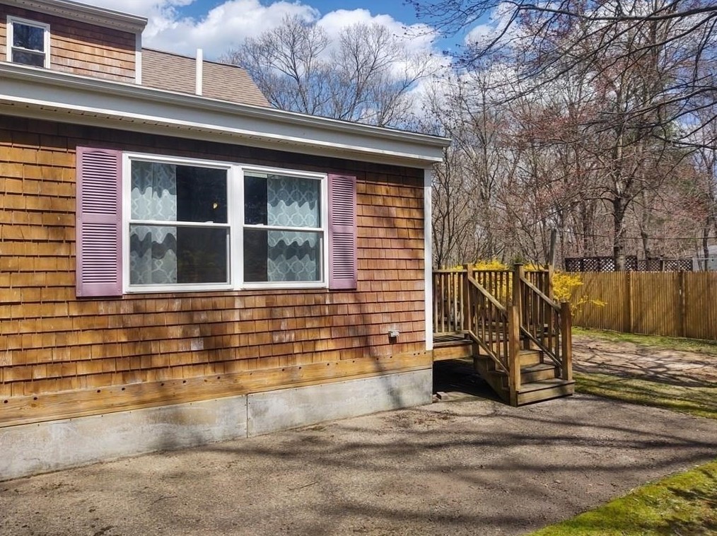 8 Birch St, Seekonk MA 02771-4901 exterior