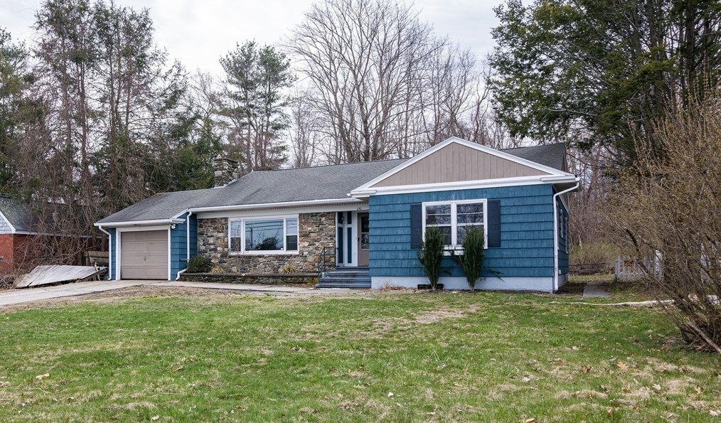 252 Thompson Rd, Webster MA  01570-1507 exterior