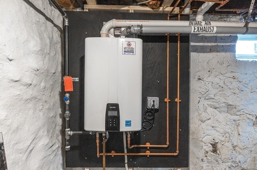 225 Weston St, Waltham MA  02453-1709 exterior