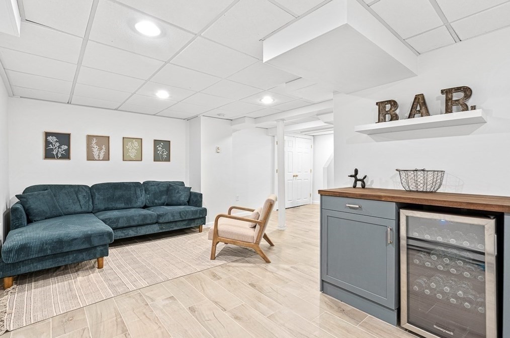 225 Weston St, Waltham MA  02453-1709 exterior