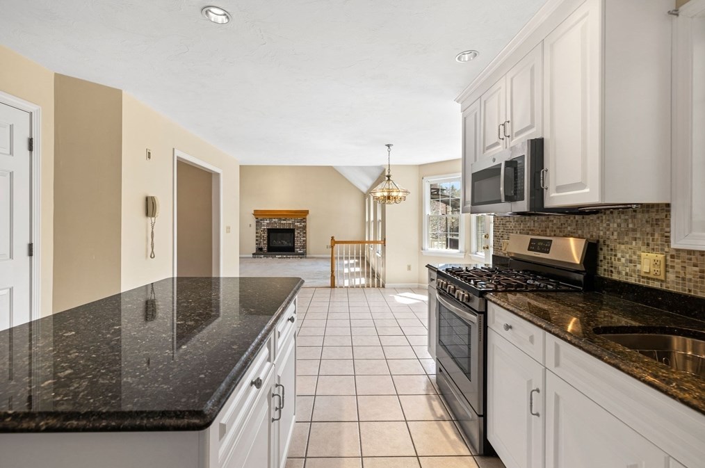 68 Pln St, Norton MA  02766-2818 exterior