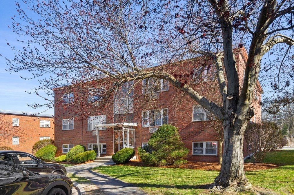 1105 Lexington St, Waltham MA  02452-7269 exterior