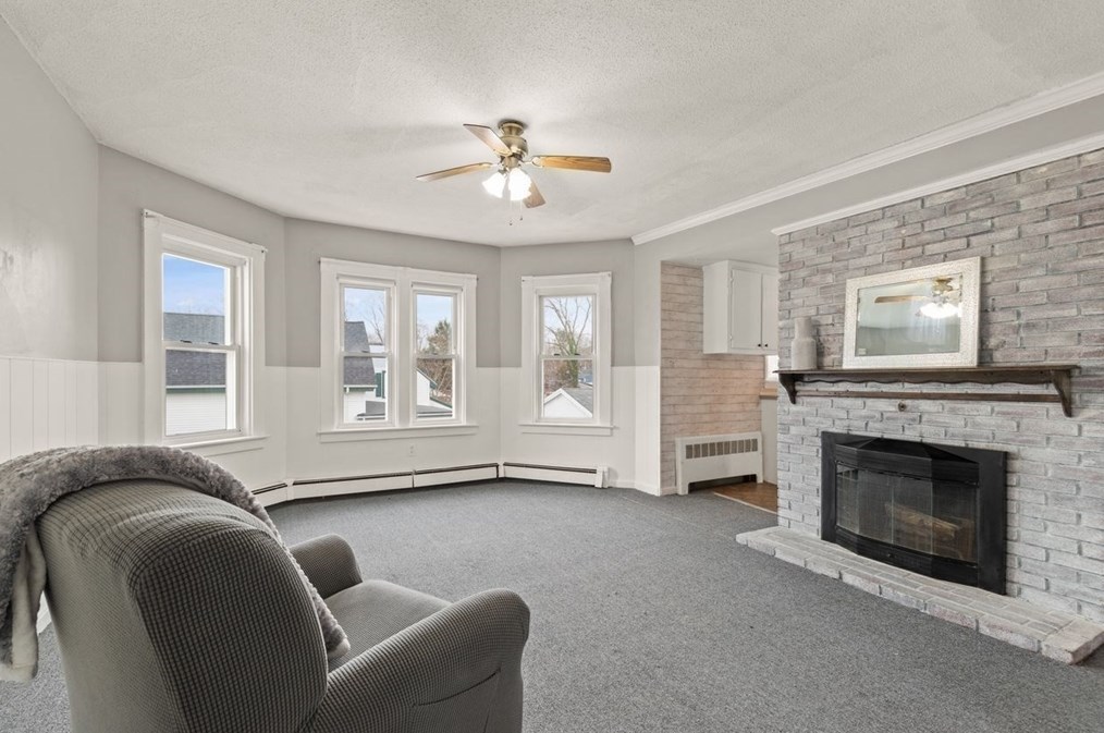 326 Main St, East Bridgewater MA 02324-1476 exterior