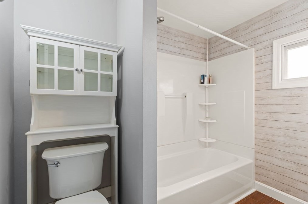 326 Main St, East Bridgewater MA 02324-1476 exterior