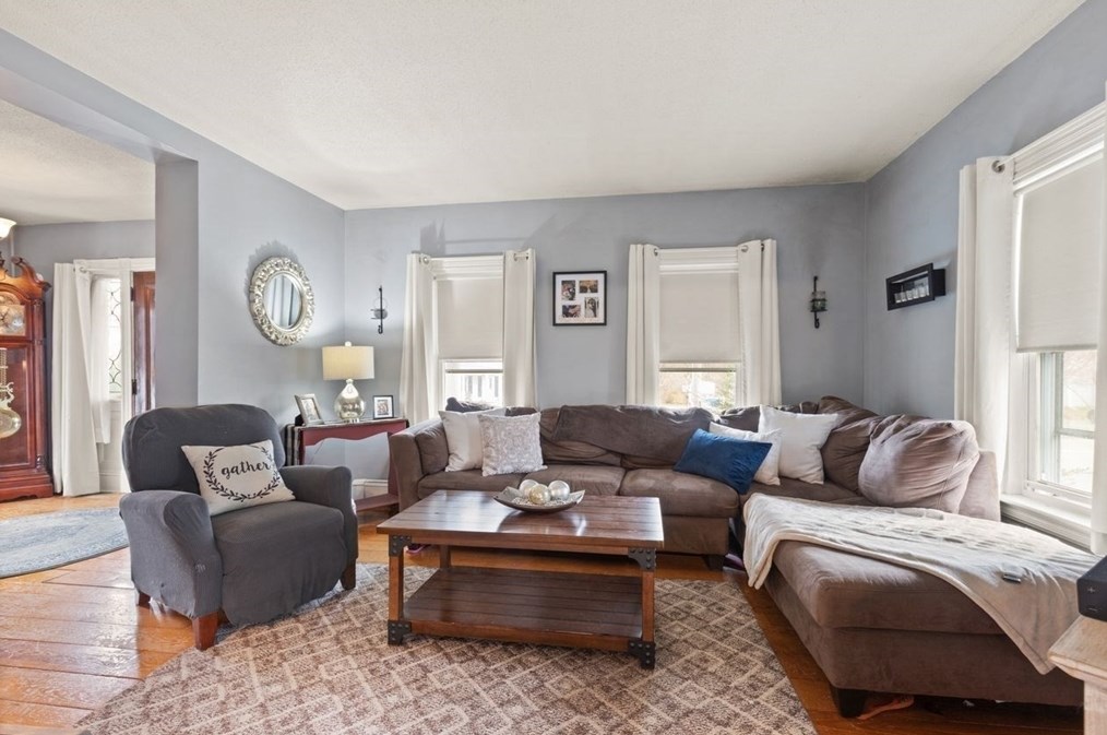 326 Main St, East Bridgewater MA 02324-1476 exterior