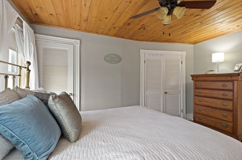 326 Main St, East Bridgewater MA 02324-1476 exterior