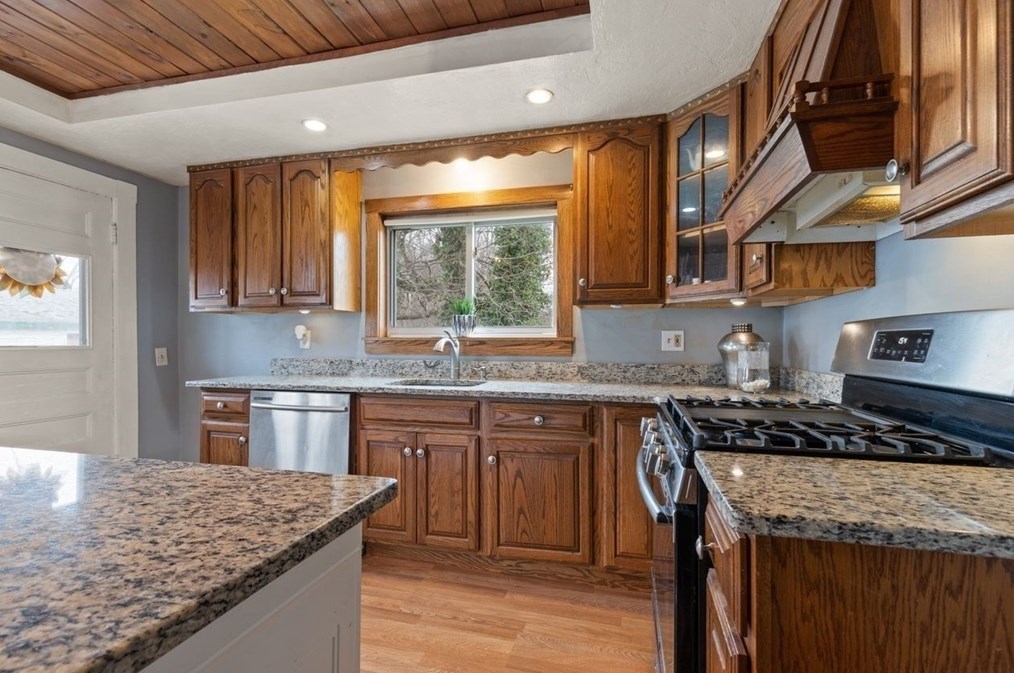 326 Main St, East Bridgewater MA 02324-1476 exterior