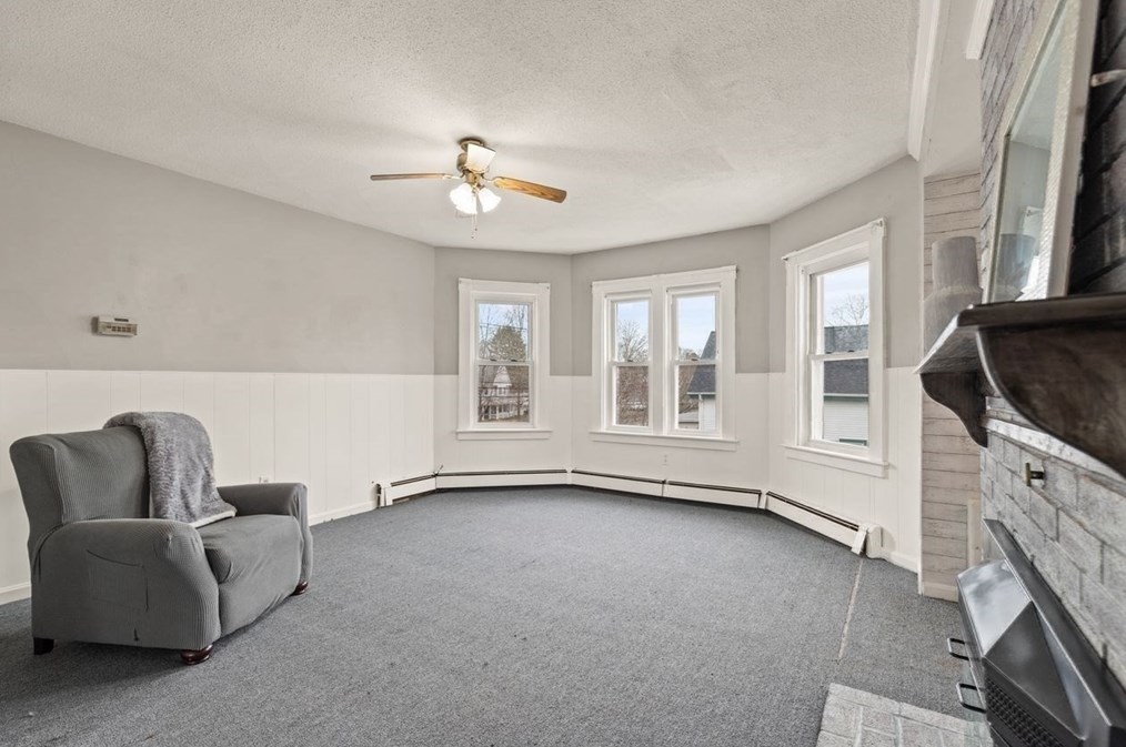 326 Main St, East Bridgewater MA 02324-1476 exterior