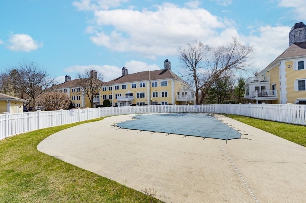 1 Riverview Blvd, Methuen MA  01844-6026 exterior