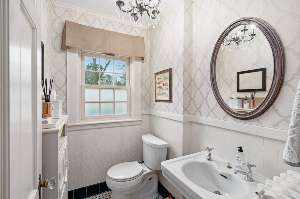 12 Cherry Ln, Dedham MA  02026-3104 exterior