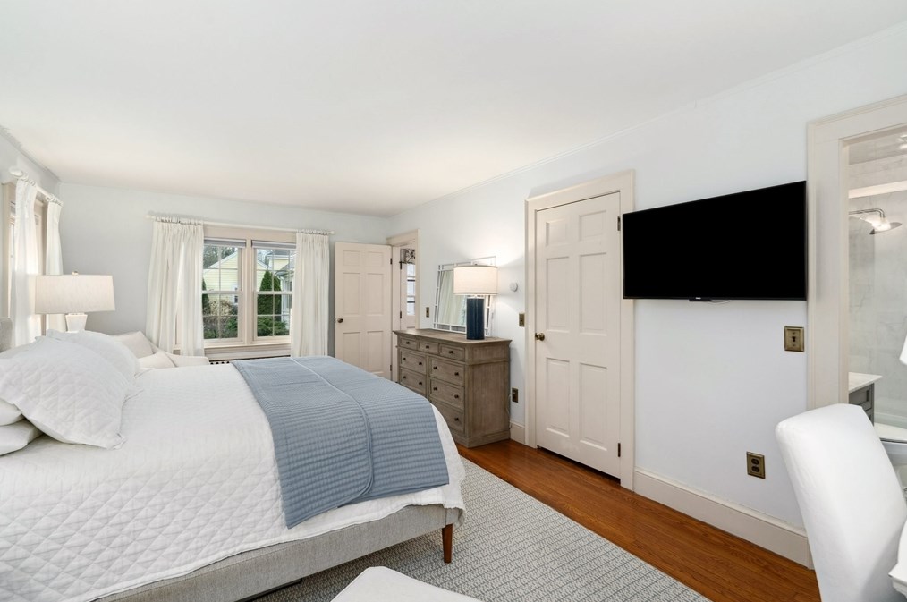 12 Cherry Ln, Dedham MA  02026-3104 exterior