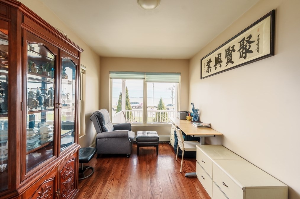 433 Quincy Shore Dr, Quincy MA 02171-2061 exterior