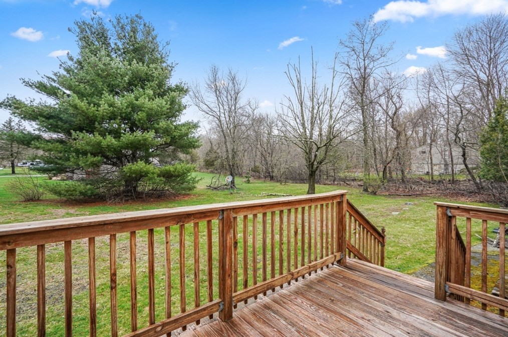 1 Beacon St, West Bridgewater MA 02379-1418 exterior