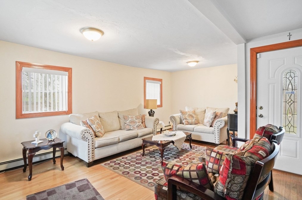 1 Beacon St, West Bridgewater MA 02379-1418 exterior