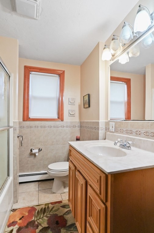 1 Beacon St, West Bridgewater MA 02379-1418 exterior