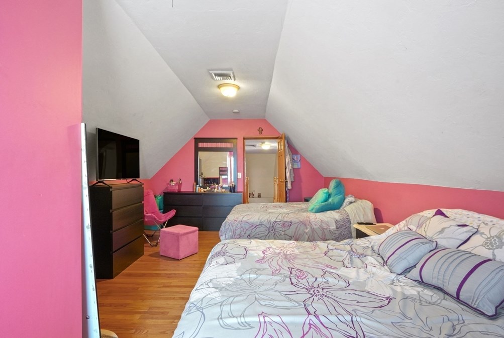 1 Beacon St, West Bridgewater MA 02379-1418 exterior