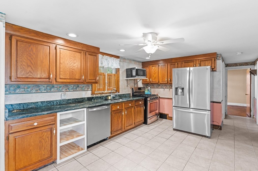 118 Lowell Rd, Pepperell MA  01463-1716 exterior