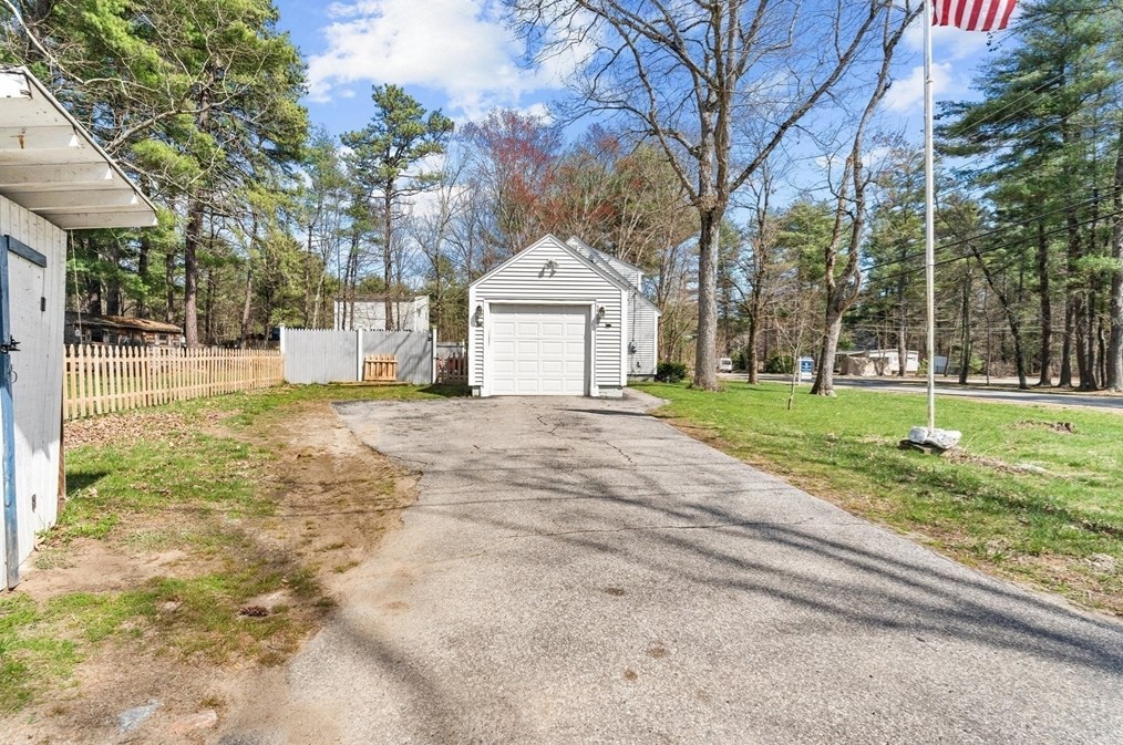 118 Lowell Rd, Pepperell MA  01463-1716 exterior