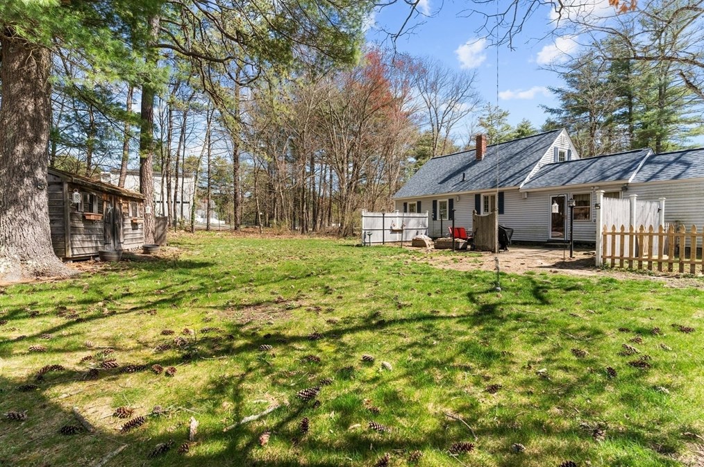 118 Lowell Rd, Pepperell MA  01463-1716 exterior