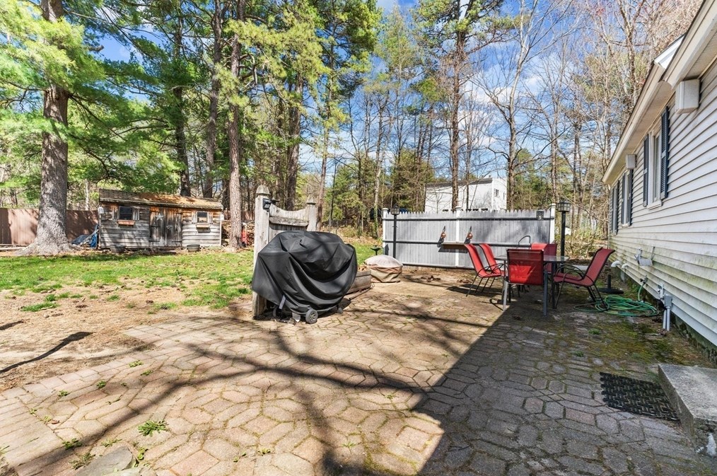 118 Lowell Rd, Pepperell MA  01463-1716 exterior