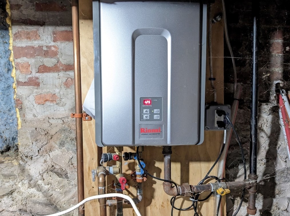 95 Blossom St, Haverhill MA  01835-7244 exterior