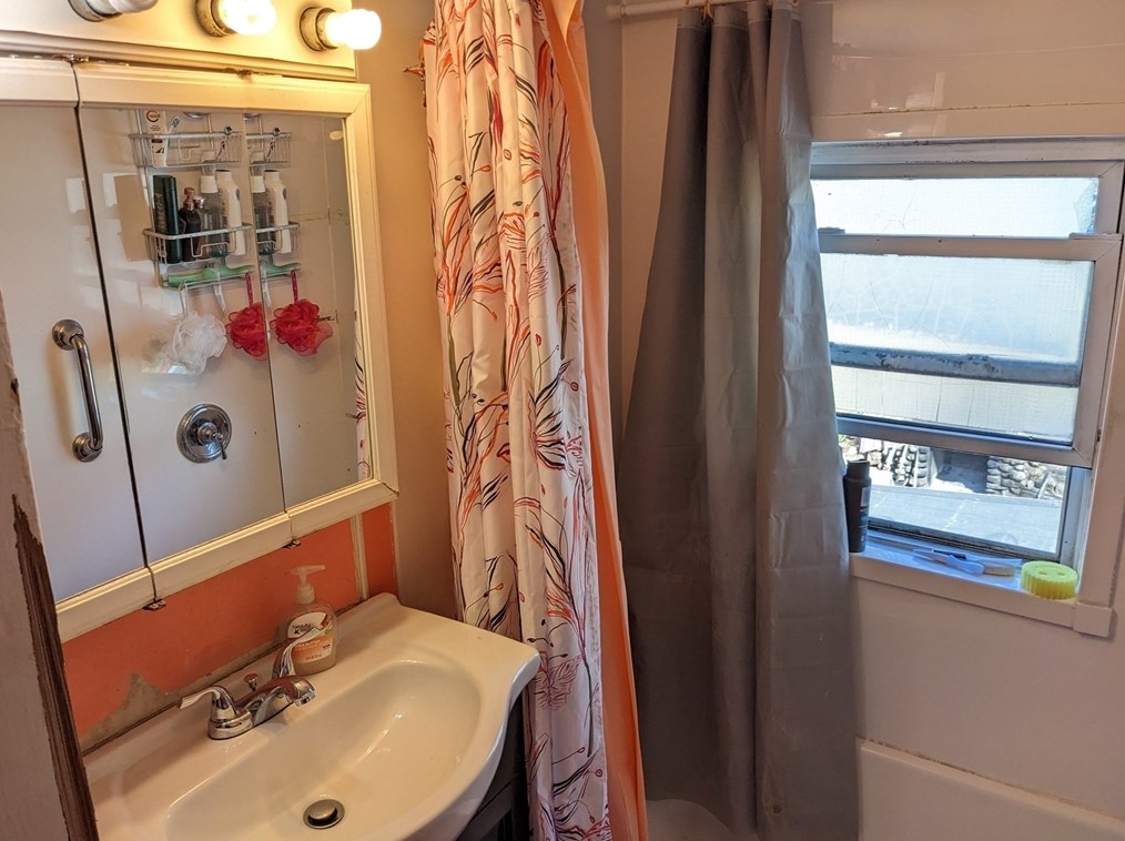 95 Blossom St, Haverhill MA  01835-7244 exterior