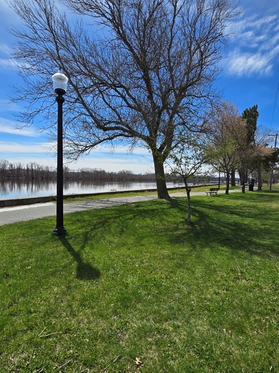 355 Pawtucket Blvd, Lowell MA 01854-2949 exterior